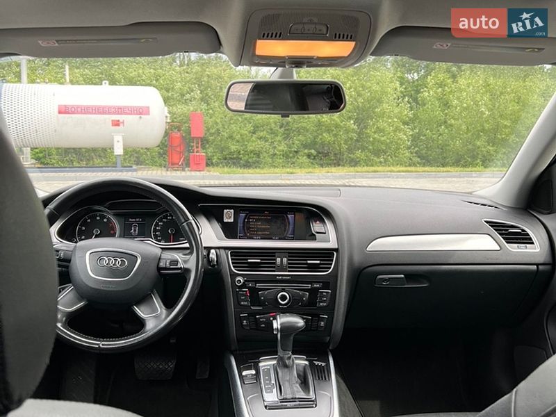 Седан Audi A4 2013 в Львові