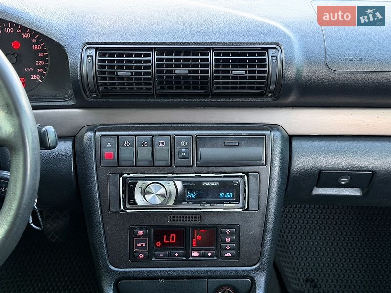 Седан Audi A4 1998 в Черновцах