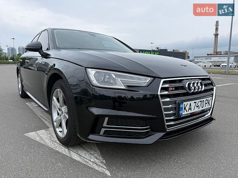 Седан Audi A4 2017 в Киеве