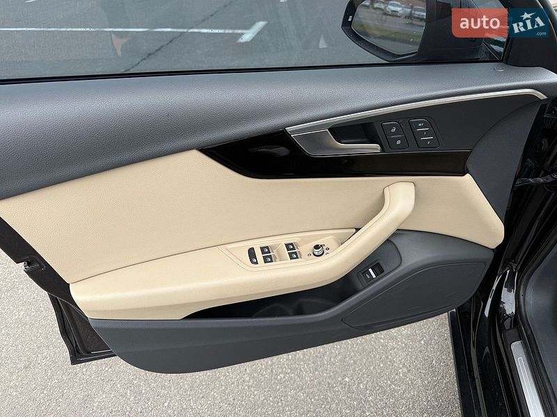Седан Audi A4 2017 в Киеве