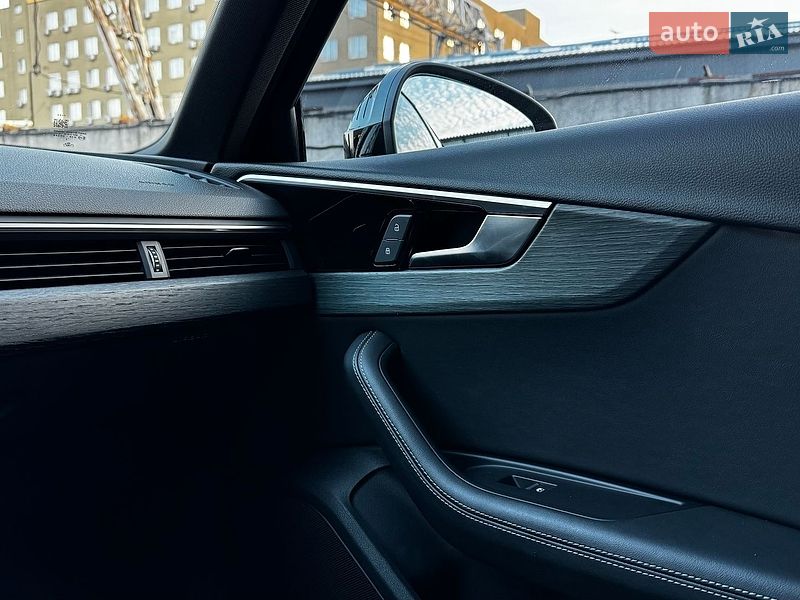 Седан Audi A4 2022 в Киеве
