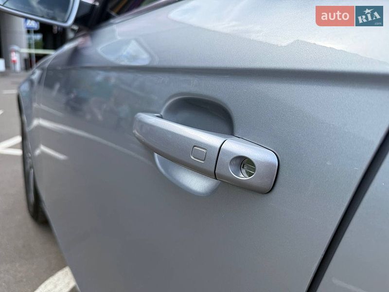 Седан Audi A4 2014 в Киеве