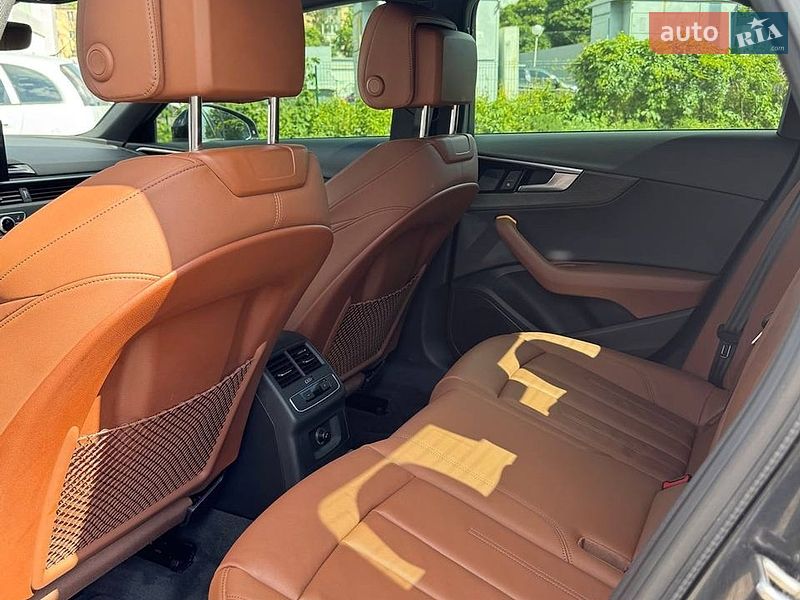 Седан Audi A4 2020 в Киеве