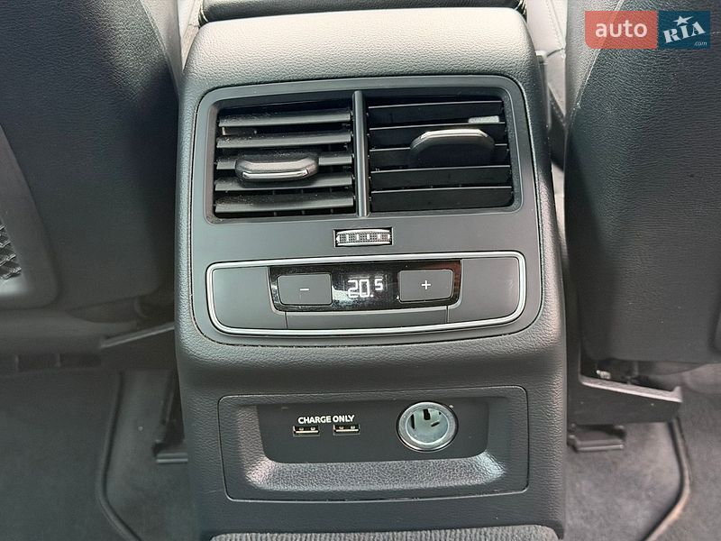 Седан Audi A4 2022 в Стрые
