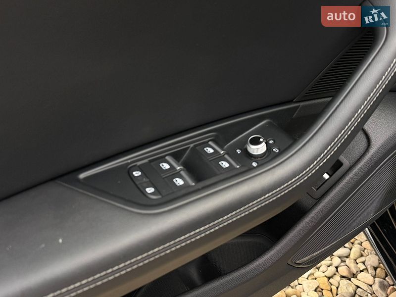 Седан Audi A4 2022 в Стрые