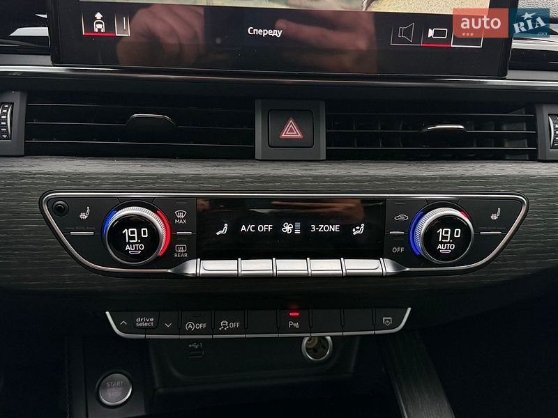 Седан Audi A4 2022 в Стрые