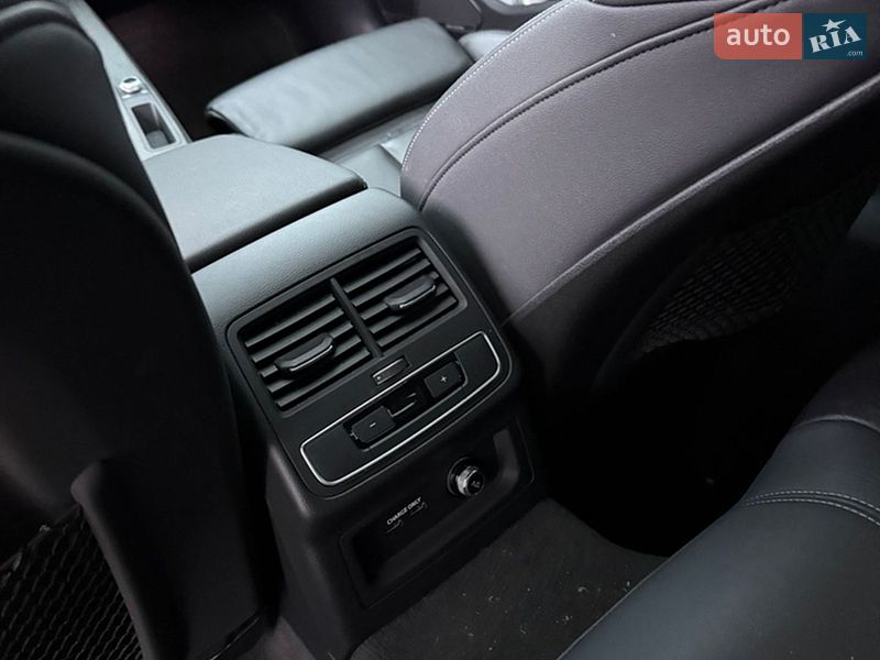 Седан Audi A4 2023 в Хмельницком