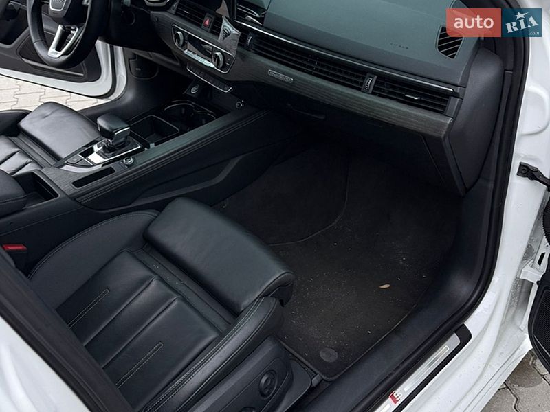 Седан Audi A4 2023 в Хмельницком