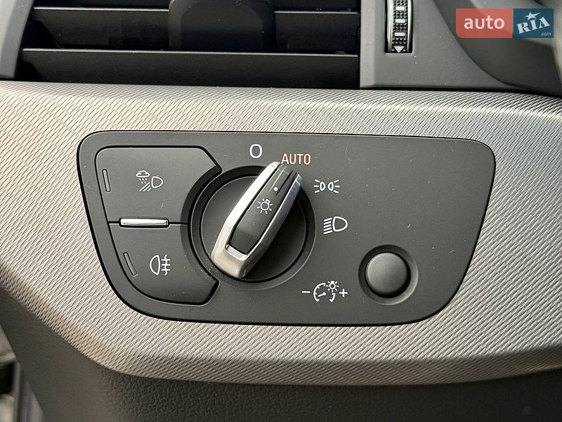 Универсал Audi A4 2019 в Киеве