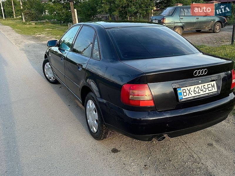 Седан Audi A4 2000 в Городке