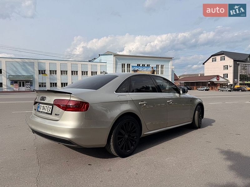 Седан Audi A4 2013 в Калиновке