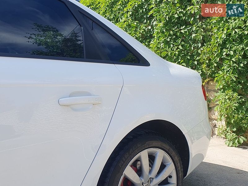 Седан Audi A4 2012 в Тернополе