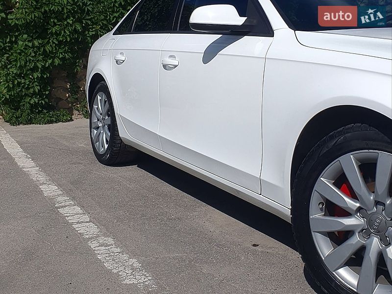 Седан Audi A4 2012 в Тернополе