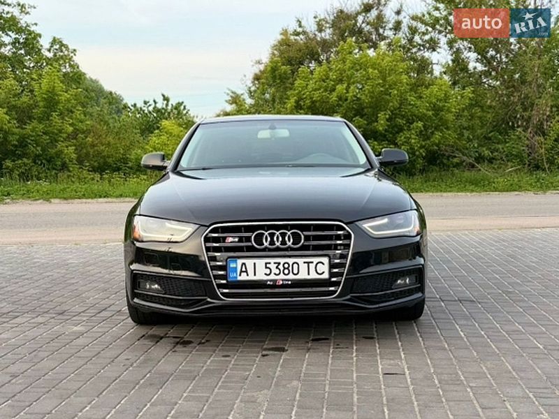 Седан Audi A4 2014 в Боровой