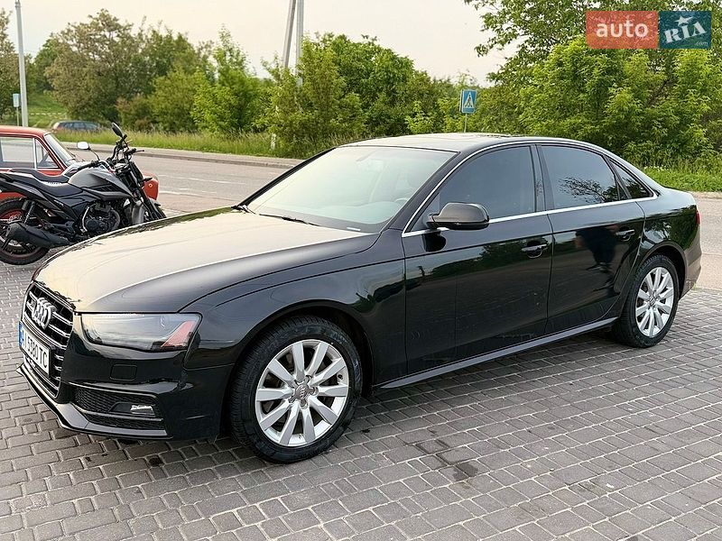 Седан Audi A4 2014 в Боровой