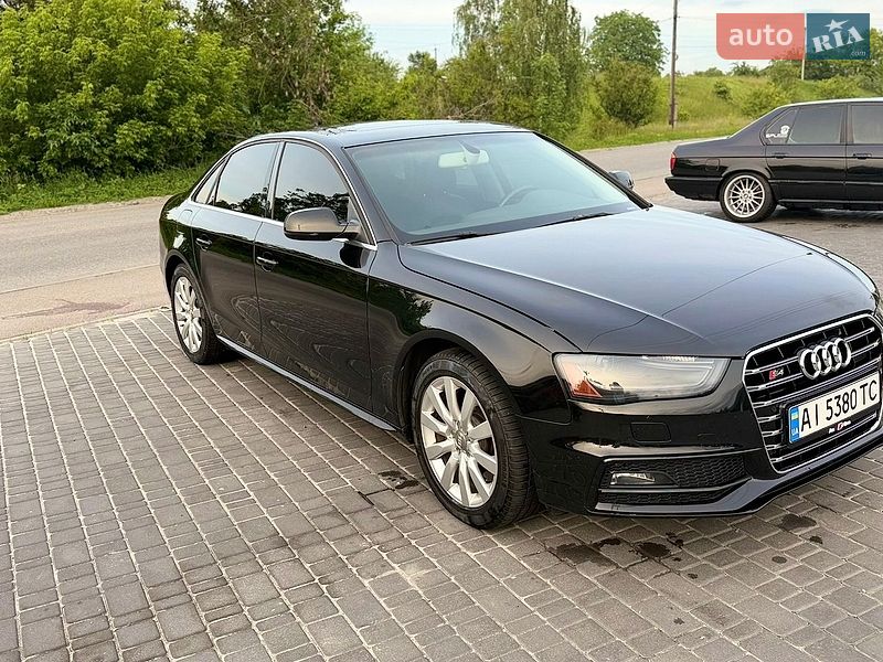 Седан Audi A4 2014 в Боровой