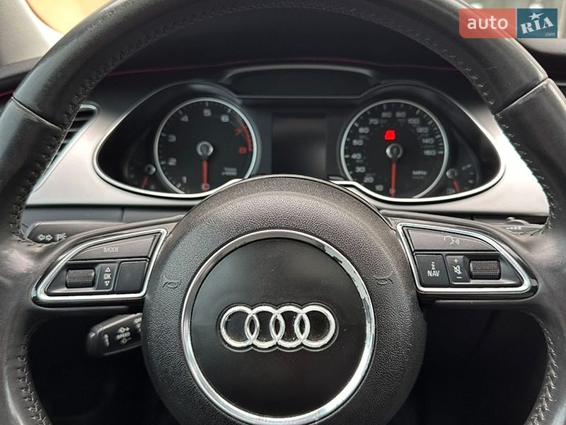 Седан Audi A4 2013 в Львові