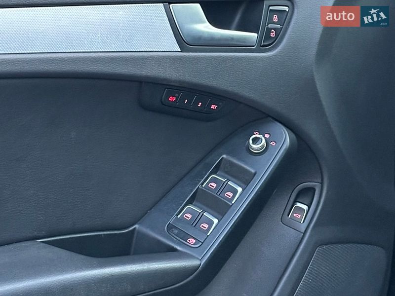 Седан Audi A4 2012 в Дніпрі