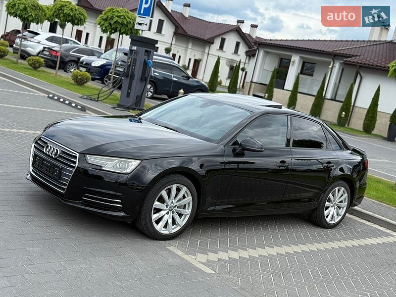 Седан Audi A4 2015 в Львові