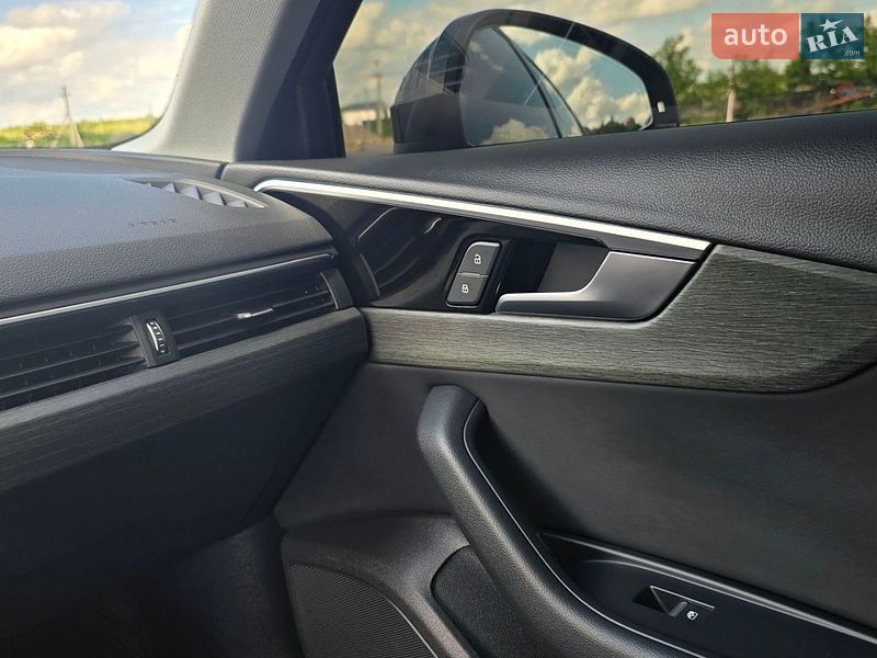 Седан Audi A4 2021 в Львові
