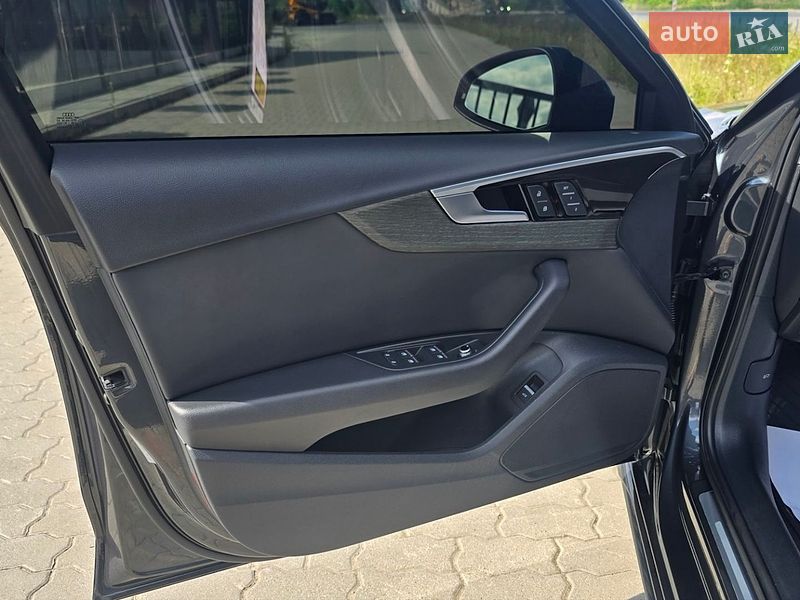 Седан Audi A4 2021 в Львові
