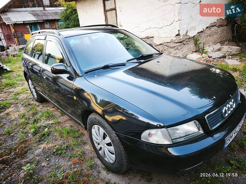 Универсал Audi A4 1997 в Свессе