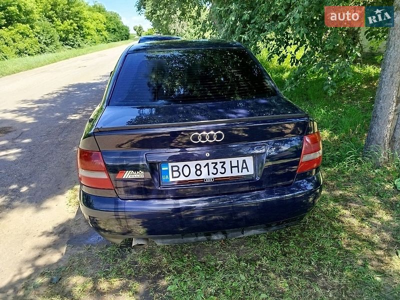 Седан Audi A4 2000 в Краснокутську