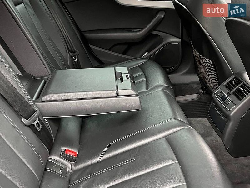 Седан Audi A4 2015 в Кам'янському