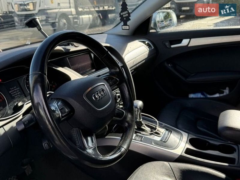Седан Audi A4 2012 в Ратному