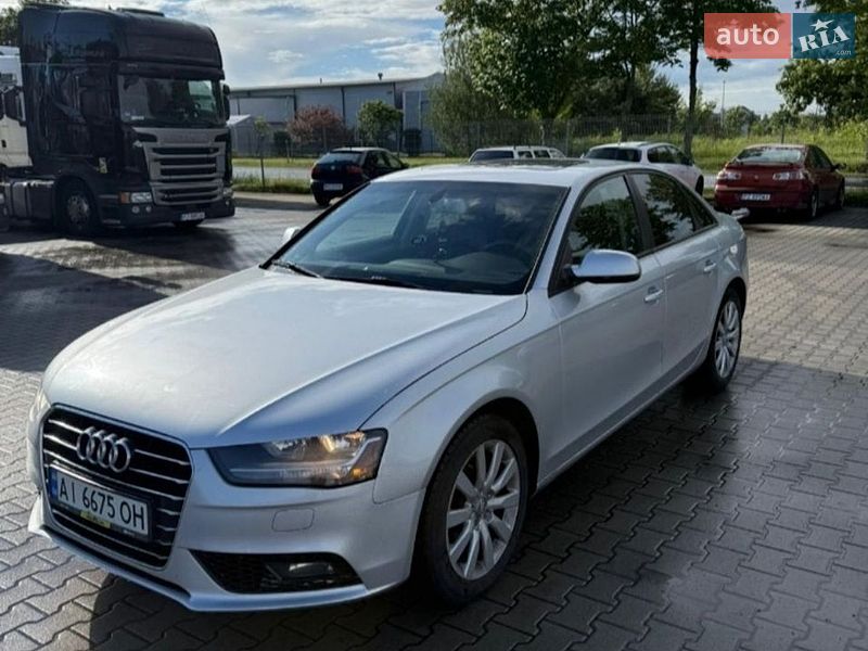 Седан Audi A4 2012 в Ратному
