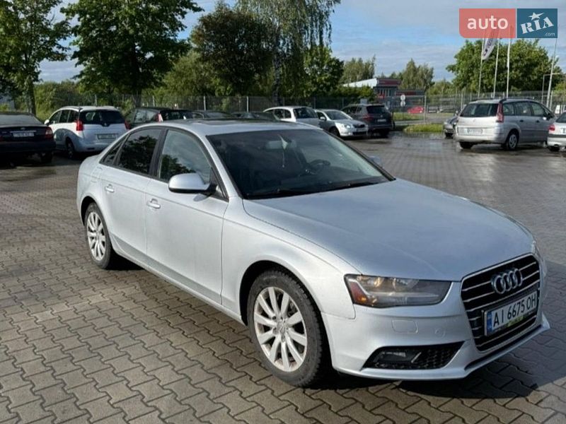 Седан Audi A4 2012 в Ратному