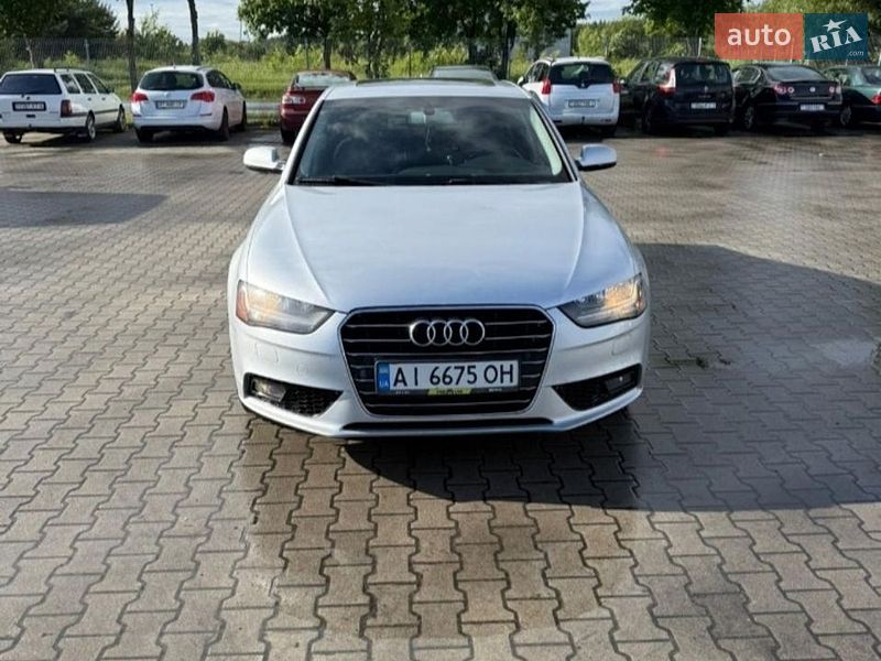 Седан Audi A4 2012 в Ратному