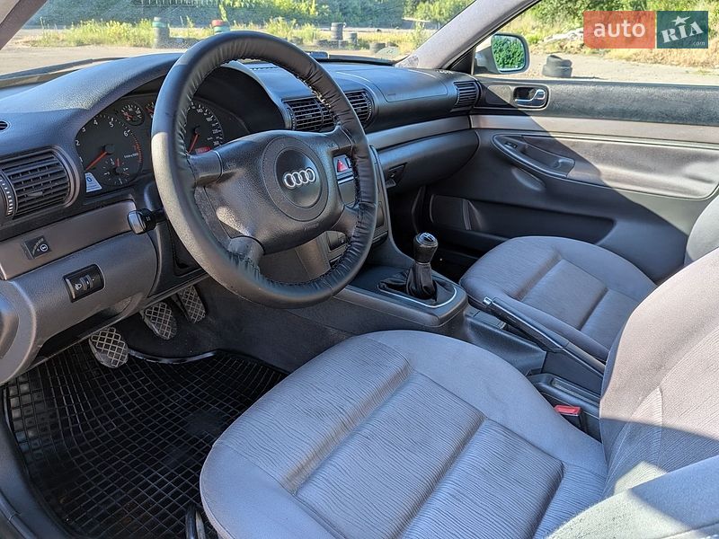 Седан Audi A4 2000 в Рівному