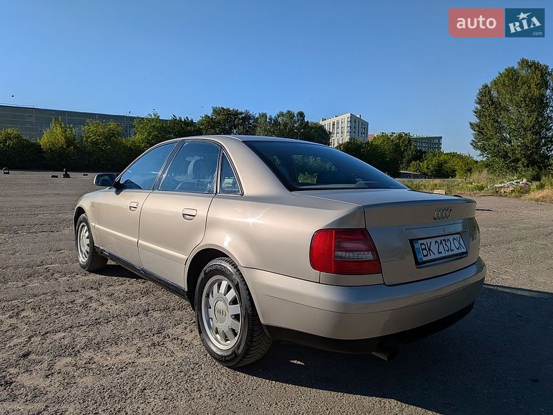 Седан Audi A4 2000 в Рівному