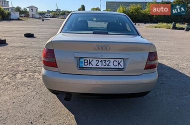 Седан Audi A4 2000 в Рівному