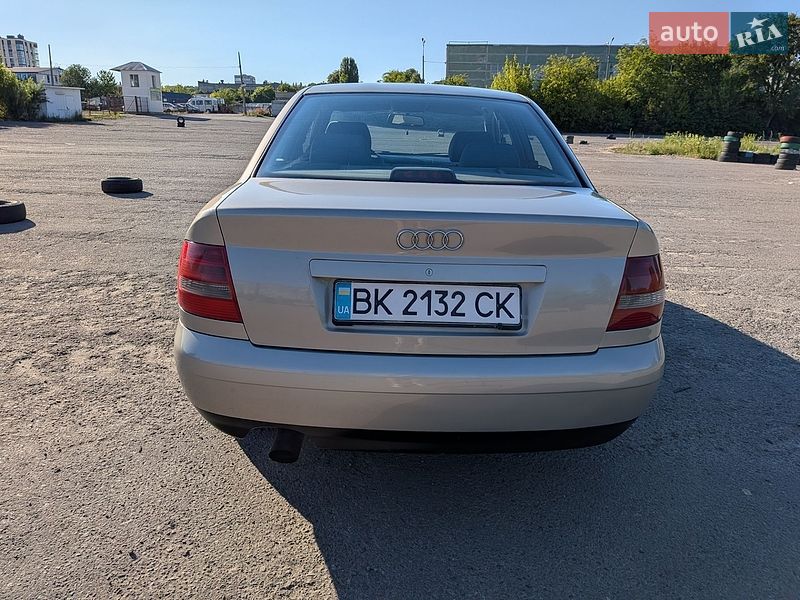 Седан Audi A4 2000 в Рівному
