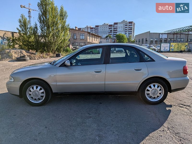Седан Audi A4 2000 в Рівному