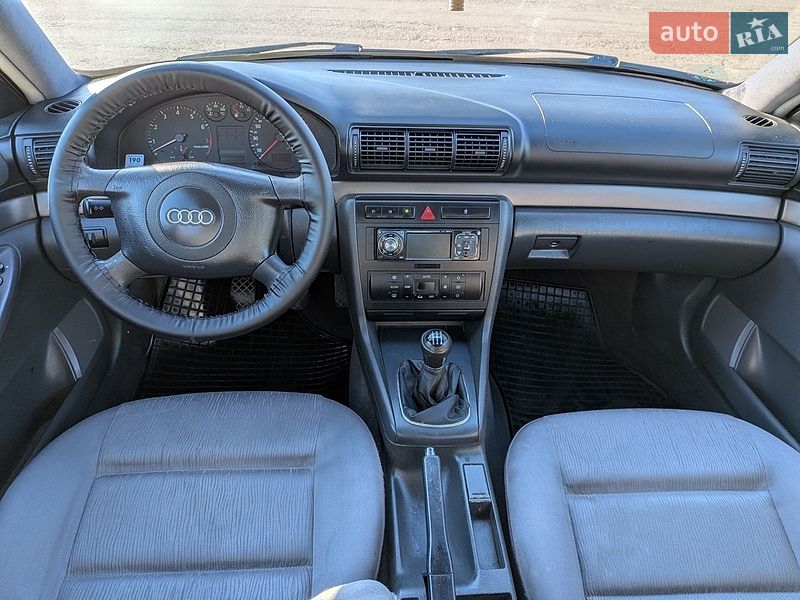 Седан Audi A4 2000 в Рівному