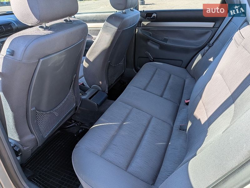 Седан Audi A4 2000 в Рівному