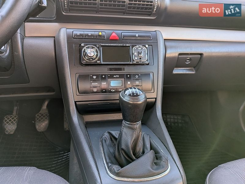 Седан Audi A4 2000 в Рівному