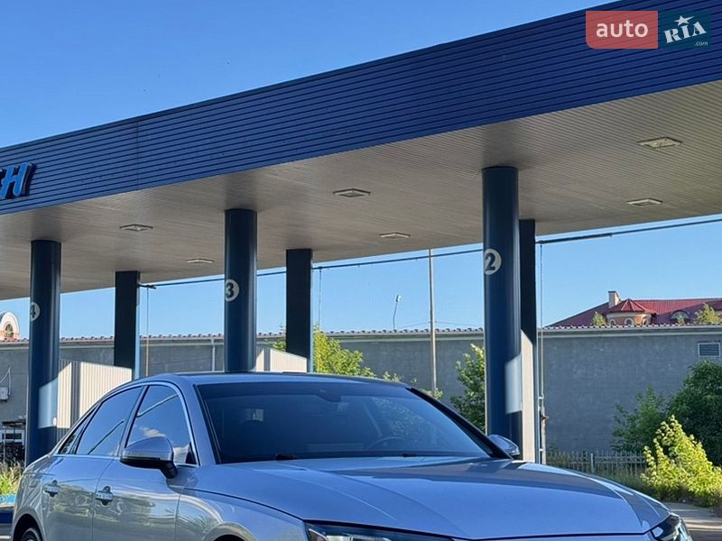 Седан Audi A4 2021 в Чернигове