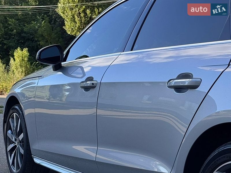 Седан Audi A4 2021 в Чернигове