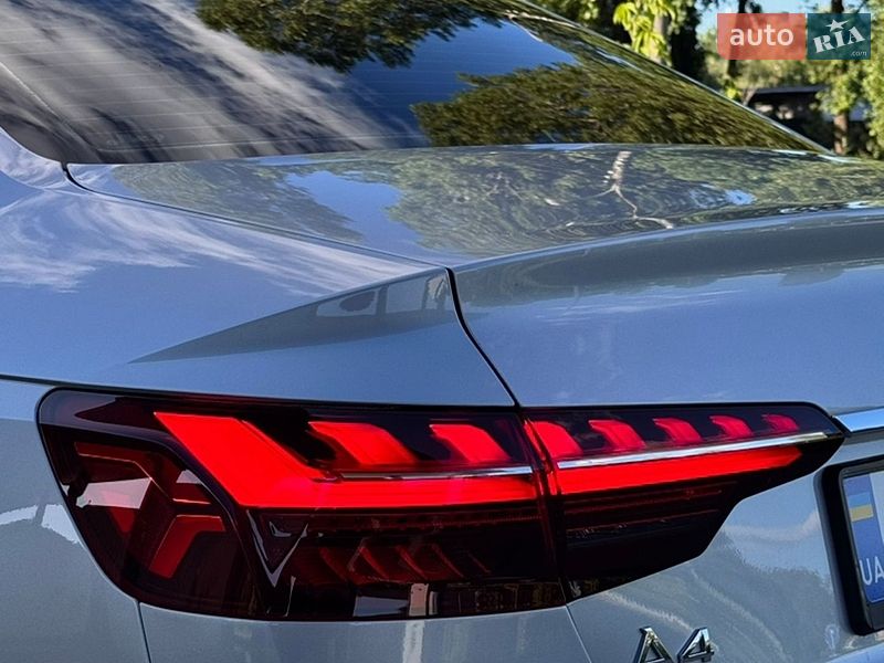Седан Audi A4 2021 в Чернигове