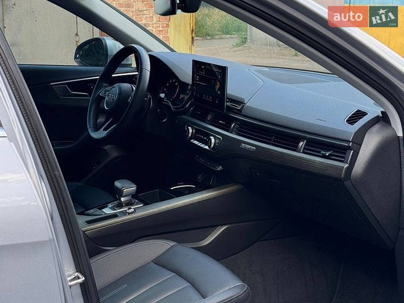 Седан Audi A4 2021 в Чернигове