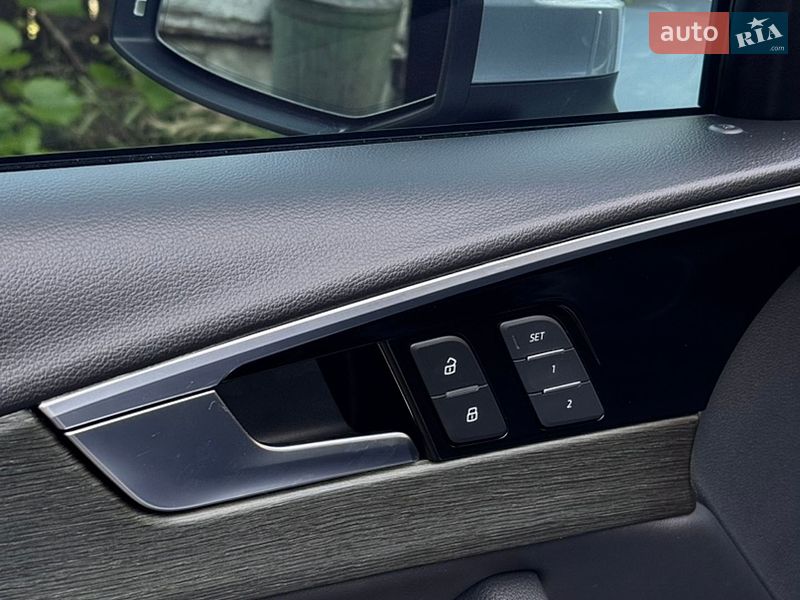 Седан Audi A4 2021 в Чернигове