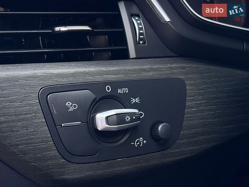 Седан Audi A4 2021 в Чернигове