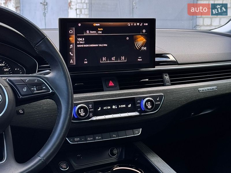 Седан Audi A4 2021 в Чернигове