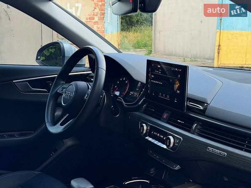 Седан Audi A4 2021 в Чернигове
