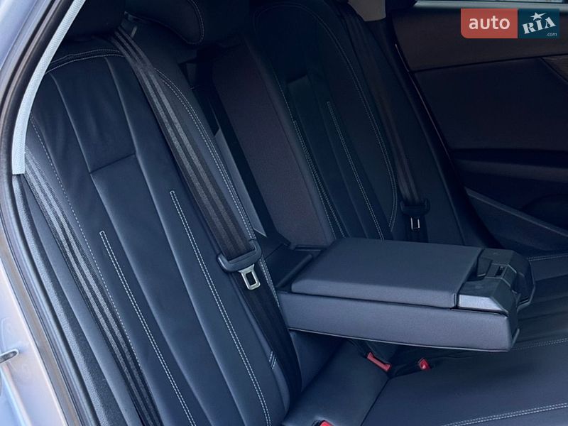 Седан Audi A4 2021 в Чернигове