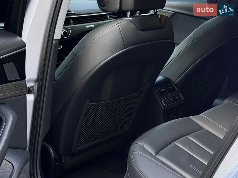 Седан Audi A4 2021 в Чернигове